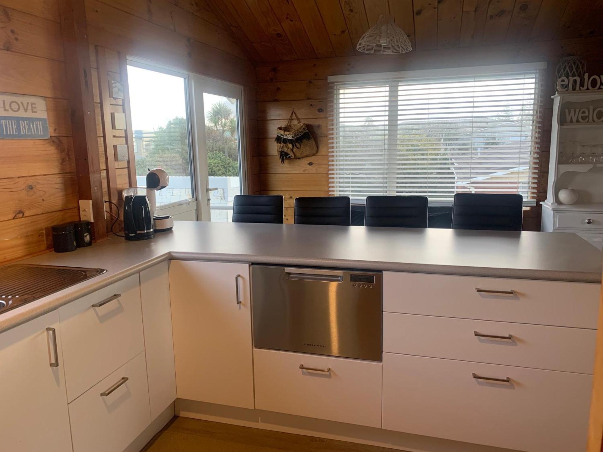 Beach Front Apartment Ohope Екстериор снимка